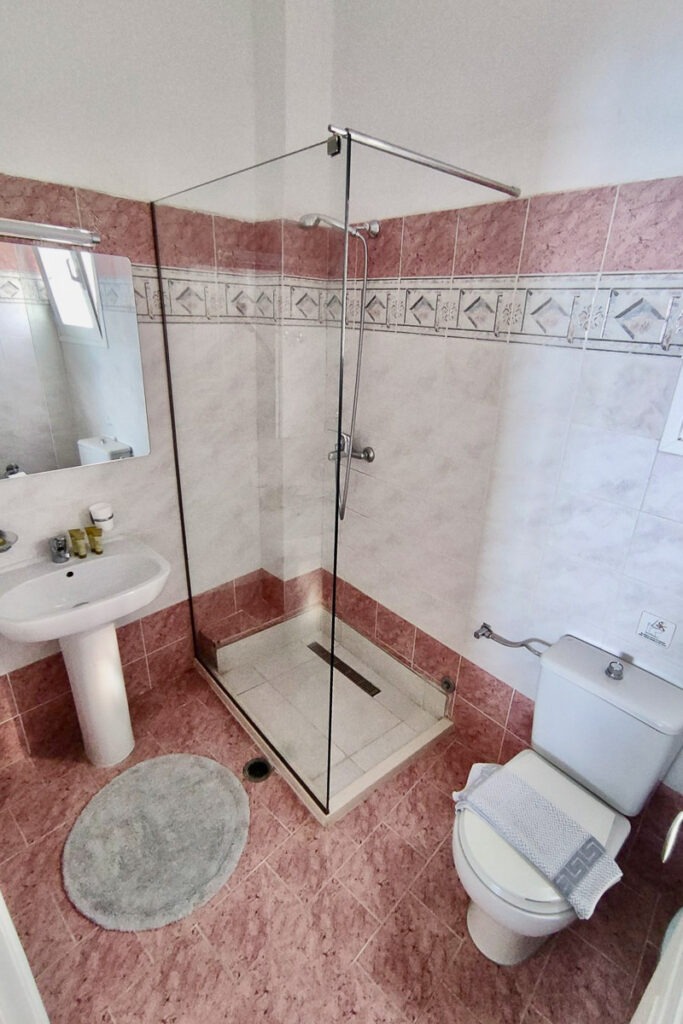 The bathroom with a shower of Cymatologe studio.